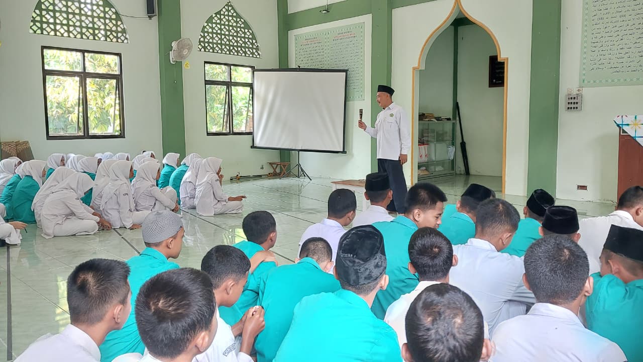 Kepala MTsN 6 Kulon Progo Gelar Sosialisasi Program Unggulan MANPK di Yogyakarta